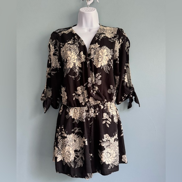 Be Bop Juniors Printed Lace-Trim Split-Sleeve Romper pants Black L - Picture 2 of 5